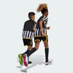 ADIDAS Juventus 23/24 Junior Thuisshort 9 ADIDAS Juventus 23/24 Junior Thuisshort -Mode Geest Verkoop juventus 2324 junior thuisshort 2