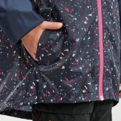 Quechua Regenjack Hike 150 Voor Meisjes Grijs Met Tribalopdruk -Mode Geest Verkoop regenjas voor wandelen mh150 marineblauw kinderen 7 15 jaar 6