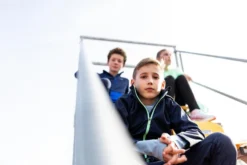 Warm Atletiekjack Voor Kinderen AT 500 -Mode Geest Verkoop warme en waterdichte jas voor hardlopen kinderen marineblauw groen 9