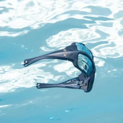 Tribord Watersportbril Voor Kinderen SAILING 100 Gepolariseerd Drijvend -Mode Geest Verkoop watersportbril voor kinderen sailing 100 gepolariseerd drijvend donkerblauw 4